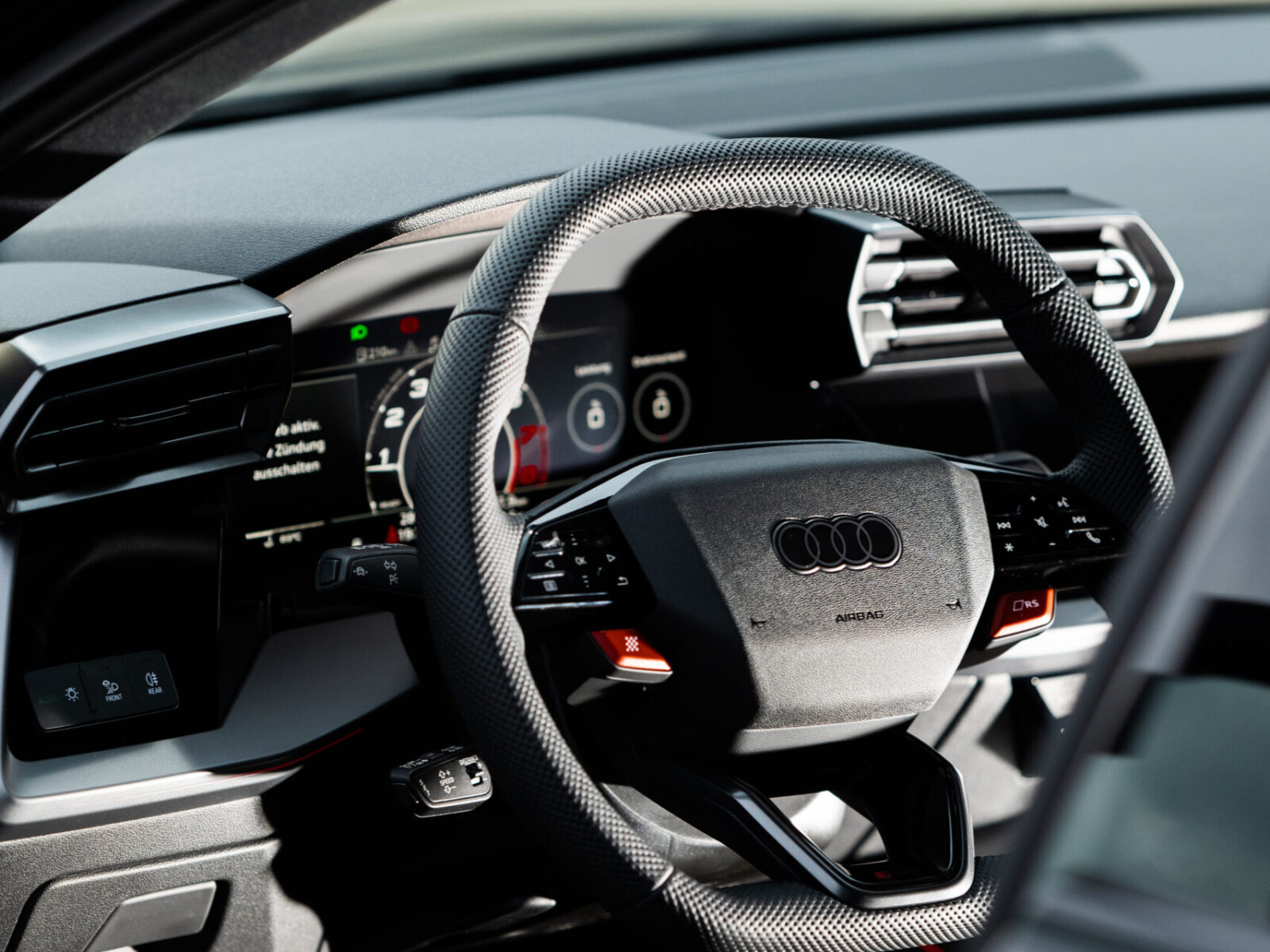 Helleres Interieur des Audi RS3 der AG-Sportwagenvermietung Berlin